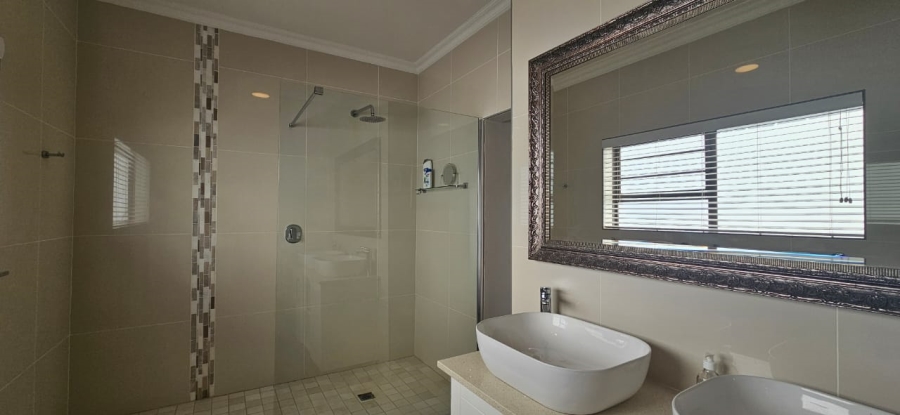 4 Bedroom Property for Sale in Wavecrest Eastern Cape